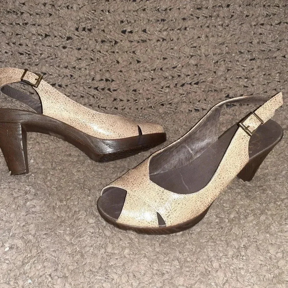 KARSTON (EMILIE KARSTON NOW)-Cracked Gold Leather Slingbacks-Sz 39-NWOB - Picture 1 of 7